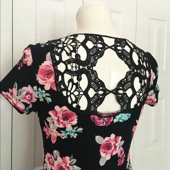 NEW Cute caged back black floral dress - Picture 4 of 8